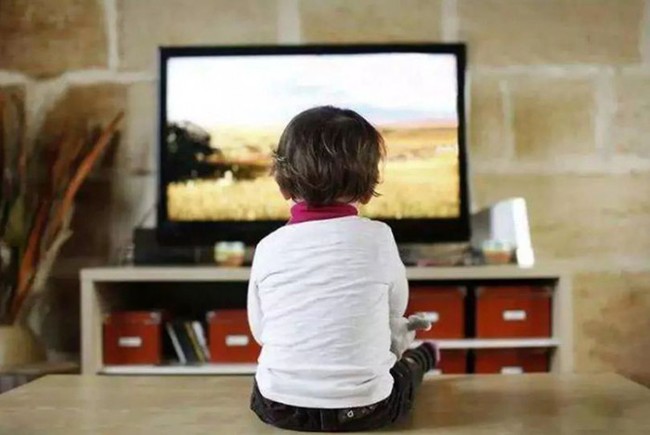 Nghiên cứu của ĐH Harvard: Trẻ hay xem TV và không xem TV có sự khác biệt rất lớn khi lớn lên, cha mẹ nên lưu ý  - Ảnh 1.