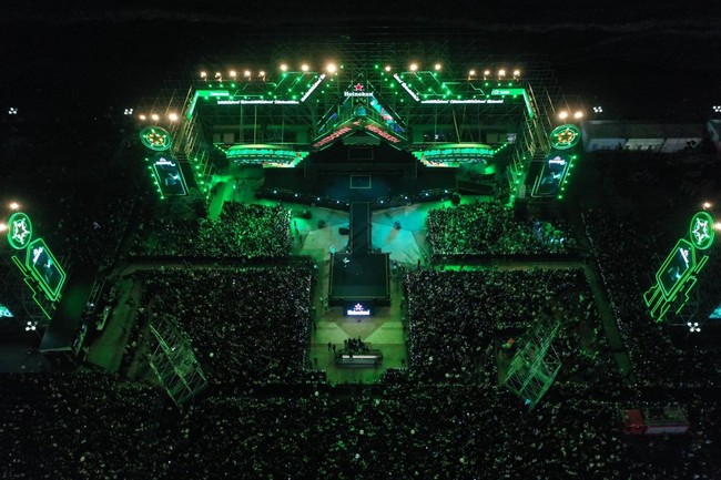 DJ Bassjackers cùng Diva Hồng Nhung mở kết nối bất ngờ trong đại tiệc âm nhạc lớn nhất năm tại Nha Trang - Ảnh 1.
