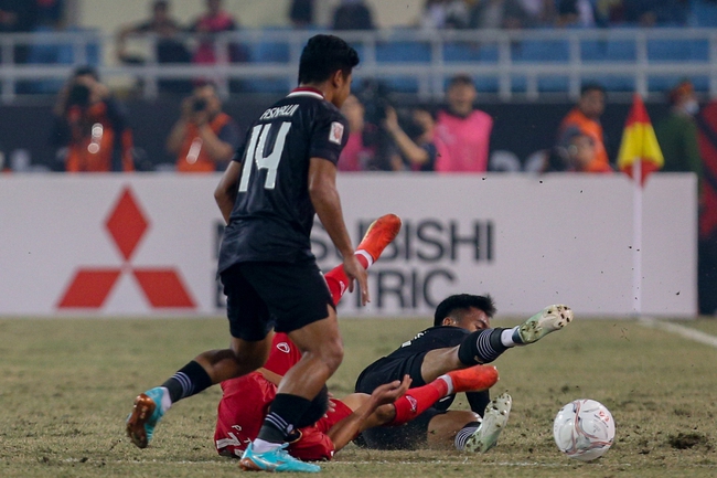 Điểm lại những pha bóng xấu xí của cầu thủ Indonesia trong trận thua Việt Nam - Ảnh 4.