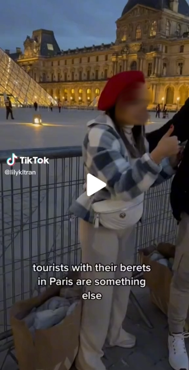 Tikoker bị 'ném đá' vì đăng video phân biệt du khách đội mũ beret tại Paris: Khi văn hóa là để lan tỏa chứ không phải phán xét - Ảnh 1.