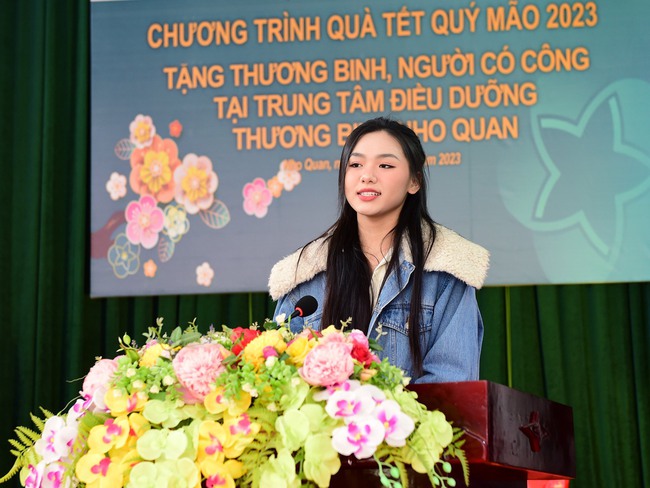 Top 10 Hoa hậu Việt Nam 2022 Đinh Khánh Hoà giản dị đi từ thiện dịp giáp Tết - Ảnh 1.