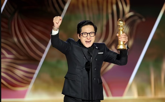 Diễn viên gốc Việt bị sốc khi đánh bại Brad Pitt tại Quả cầu vàng 2023 - Ảnh 2.