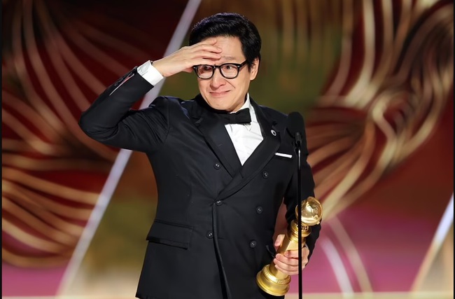 Diễn viên gốc Việt bị sốc khi đánh bại Brad Pitt tại Quả cầu vàng 2023 - Ảnh 4.