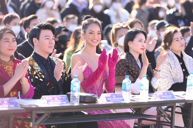 Á hậu Mai Ngô làm giám khảo cuộc thi hoa hậu tại Nhật cùng Tuấn Tú, Phan Anh - Ảnh 2.