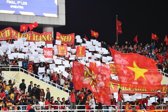 Màn chào cờ đầy xúc động của HLV Park Hang-seo trong trận đấu cuối cùng trên sân Mỹ Đình - Ảnh 8.