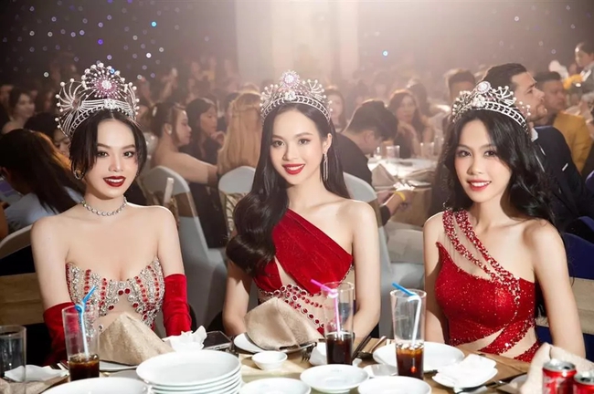 Hết thời sến rện, Top 3 Hoa hậu Việt Nam đã đến hồi 'lột xác', phong cách thay đổi ra sao? - Ảnh 1.