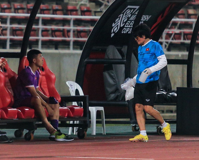 Trung vệ Bùi Tiến Dũng chấn thương nhiều khả năng lỡ trận chung kết Thái Lan đấu Việt Nam - Ảnh 4.