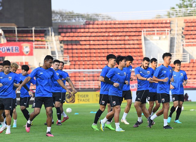 Chân sút chủ lực của tuyển Thái Lan tập riêng, khó thi đấu trận gặp ĐT Việt Nam - Ảnh 5.