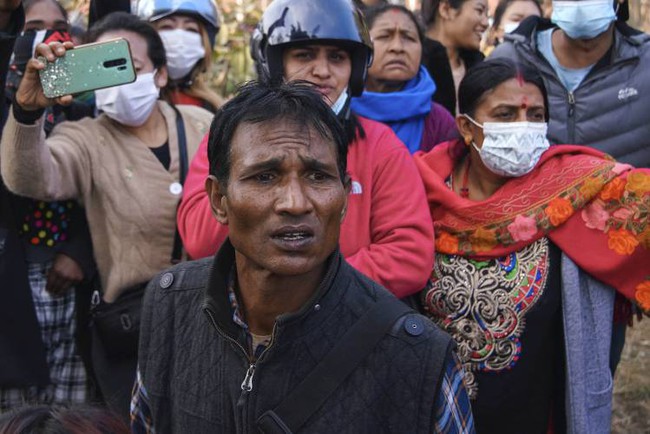 Nhân chứng vụ máy bay rơi tại Nepal kể lại về tiếng kêu cứu thảm khốc và nỗ lực tìm kiếm thi thể nạn nhân trong vô vọng - Ảnh 5.
