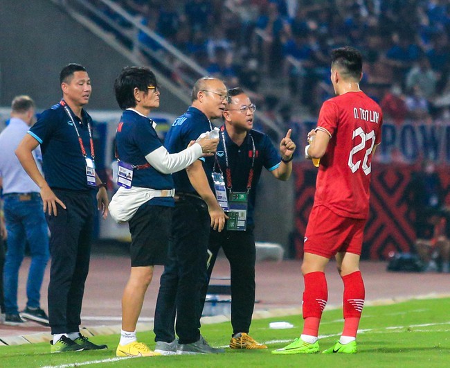 Theerathon ghi bàn thắng duy nhất, Thái Lan dẫn trước Việt Nam trong hiệp 1 - Ảnh 4.