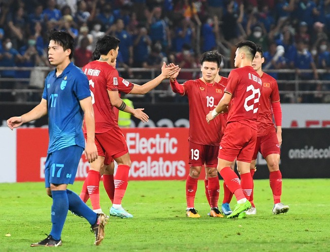 Đưa Thành Chung lên đá tiền đạo, ĐT Việt Nam vẫn bế tắc không thể ghi bàn vào lưới Thái Lan - Ảnh 10.
