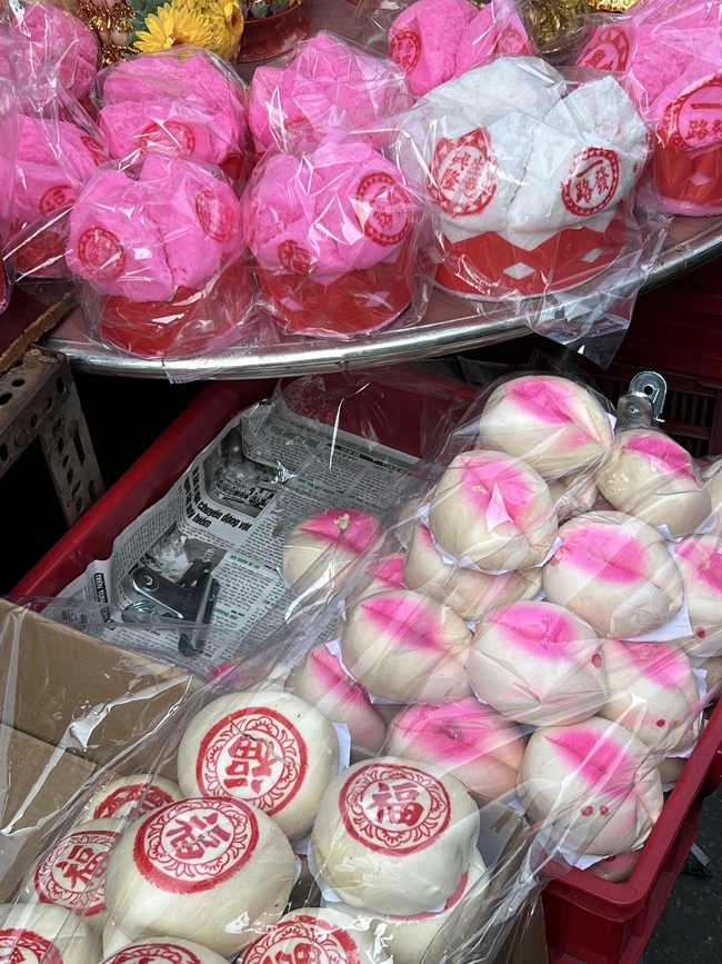 Vòng quanh chợ Phùng Hưng, tròn mắt với ti tỉ món bánh truyền thống của người Hoa dịp Tết Nguyên Đán - Ảnh 12.