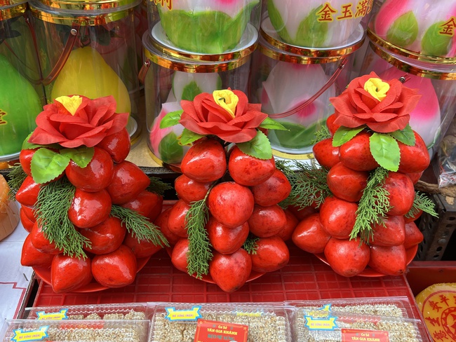 Vòng quanh chợ Phùng Hưng, tròn mắt với ti tỉ món bánh truyền thống của người Hoa dịp Tết Nguyên Đán - Ảnh 9.