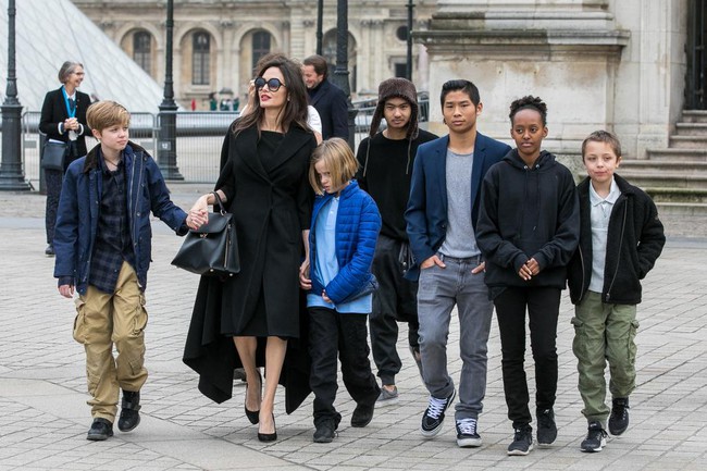 Con nuôi gốc Việt của Angelina Jolie Pax Thiên trở thành nghệ sĩ - Ảnh 2.