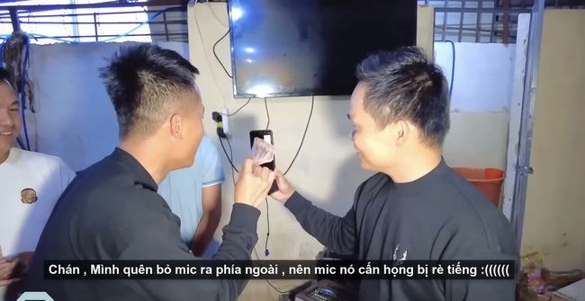 Quang Linh Vlogs phát thưởng Tết hậu hĩnh, khiến một thành viên bên Mỹ bật khóc khi nhận lì xì - Ảnh 4.