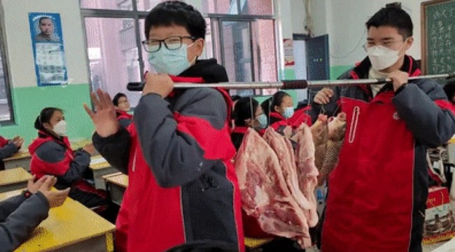 Hội học sinh khắp thế giới đón Tết Nguyên đán thế nào: Có nơi như 'copy - paste' phong tục truyền thống của Việt Nam, có nước cho nghỉ học ít nhất 15 ngày - Ảnh 1.