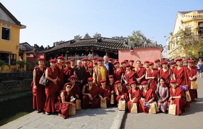 Triển lãm ảnh 'Pháp Vũ Rồng Thiêng' tại Đại Bảo Tháp Mandala Tây Thiên ngày đầu năm mới - Ảnh 6.