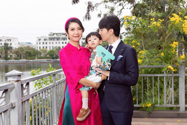 Dàn nhóc tỳ Vbiz diện áo dài ngày mùng 1 Tết: Subeo - Suchin đáng yêu, con gái Hoa hậu Hà Kiều Anh gây 'đốn tim' - Ảnh 6.