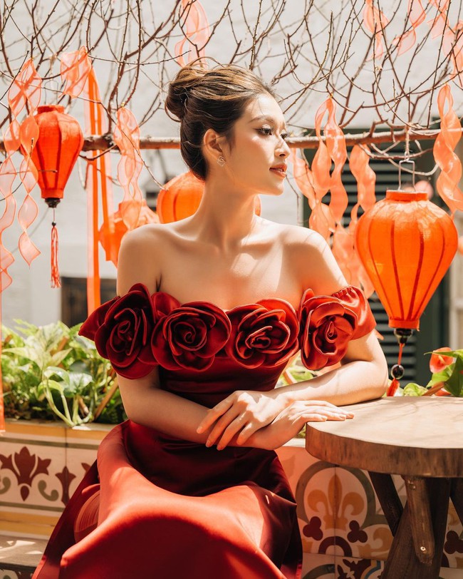 Mùng 1 đầy sắc màu của dàn sao Việt: Hồ Ngọc Hà khoe ảnh đại gia đình, Bảo Thy nổi bật với áo dài đỏ  - Ảnh 4.
