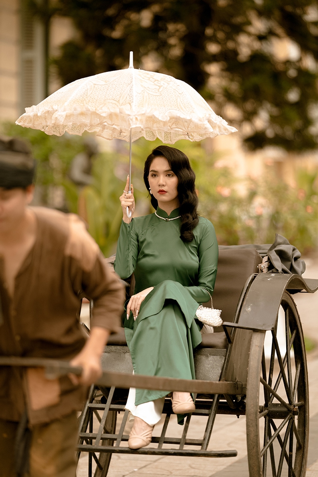 'Chị chị em em 2': Minh Hằng - Ngọc Trinh đẹp đúng chất mỹ nhân Sài Gòn, phim gây đỏ mặt vì tình tiết nhạy cảm - Ảnh 3.