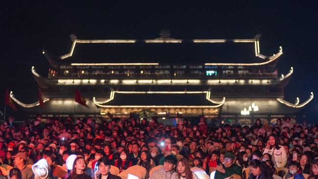Hàng nghìn người tham dự khai trương Phố cổ Tam Chúc - Ảnh 6.