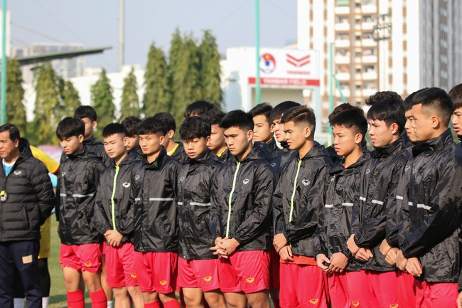 U20 Việt Nam rèn thể lực chuẩn bị cho chuyến tập huấn Saudi Arabia - Ảnh 1.