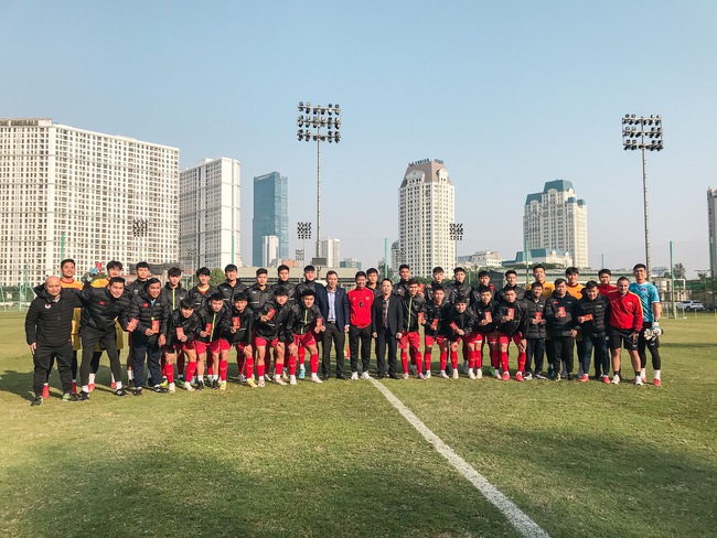 U20 Việt Nam rèn thể lực chuẩn bị cho chuyến tập huấn Saudi Arabia - Ảnh 3.