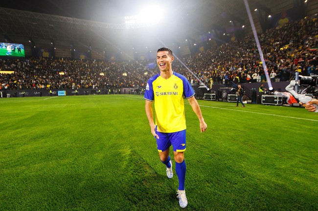 Chùm ảnh Ronaldo chính thức ra mắt Al Nassr hoành tráng  - Ảnh 11.