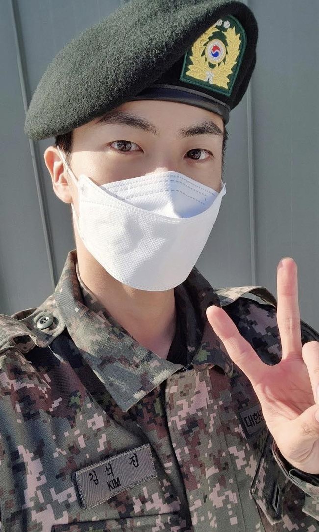 Jin BTS nhận được ngày nghỉ phép trong quân ngũ vì làm điều này - Ảnh 3.