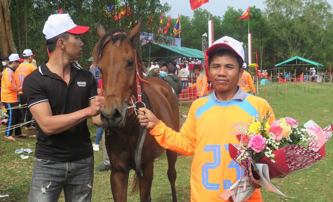 Sôi nổi Hội đua ngựa truyền thống Gò Thì Thùng ở Phú Yên - Ảnh 2.