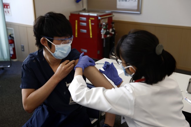 Hơn 40% dân số Nhật Bản đã tiêm mũi vaccine tăng cường phòng biến thể Omicron - Ảnh 1.