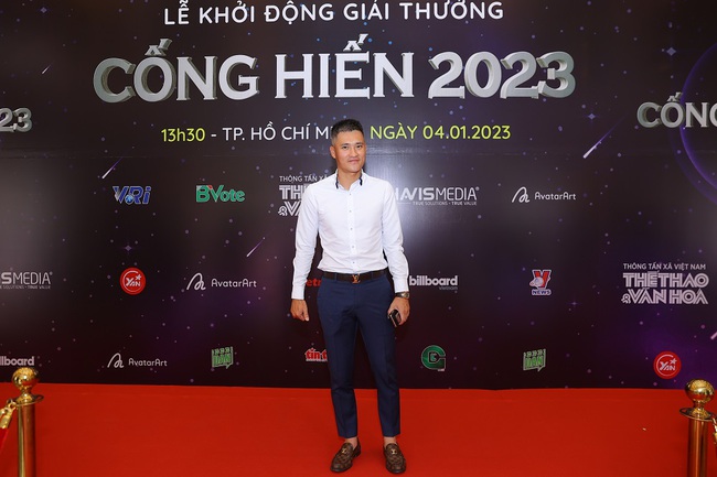 Dàn sao đổ bộ thảm đỏ khởi động giải Cống hiến 2023: Huy Tuấn khẳng định Cống hiến đã 'trọn vẹn' - Ảnh 2.