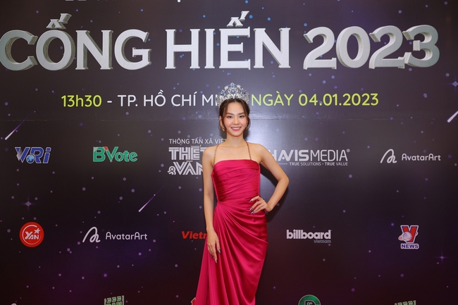 Hoa hậu Mai Phương, Công Vinh, Cẩm Vân đổ bộ thảm đỏ giải Cống hiến 2023 - Ảnh 2.