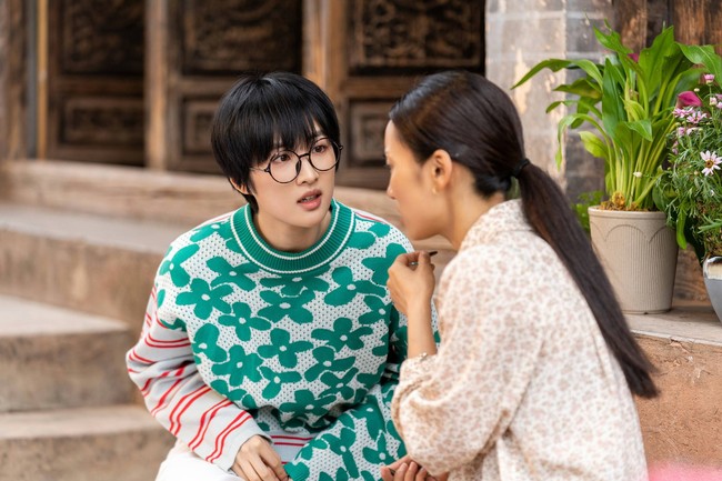 Con gái tỷ phú Huawei gây sốc ở phim của Lưu Diệc Phi: Quê mùa kém sắc, còn tính cướp người yêu đàn chị - Ảnh 4.
