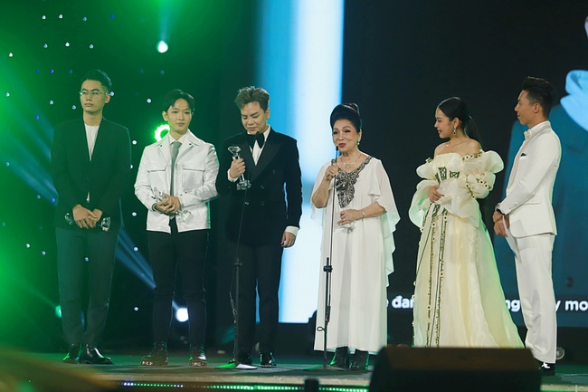 Hoàng Thùy Linh lần thứ 2 đại thắng với Làn Sóng Xanh, Mỹ Tâm nhận giải thưởng đặc biệt - Ảnh 9.