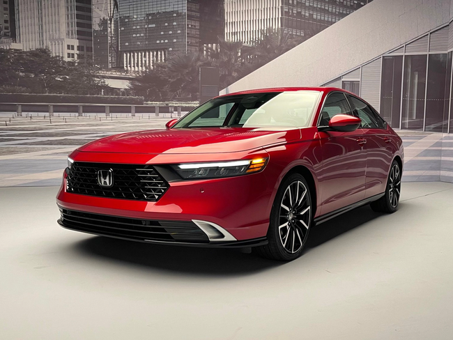 Honda Accord 2023 chốt giá quy đổi từ 666 triệu đồng: Nhiều công nghệ, động cơ hybrid cạnh tranh Camry - Ảnh 2.