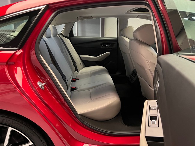 Honda Accord 2023 chốt giá quy đổi từ 666 triệu đồng: Nhiều công nghệ, động cơ hybrid cạnh tranh Camry - Ảnh 8.