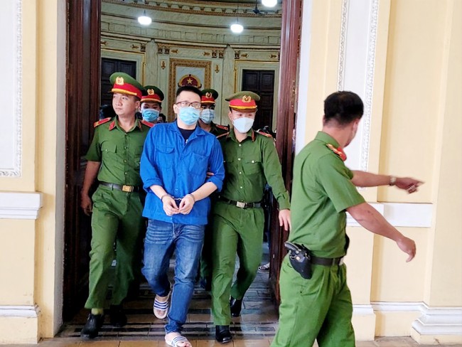 Tuyên phạt bị cáo Nhâm Hoàng Khang 10 năm tù về tội cưỡng đoạt tài sản - Ảnh 1.