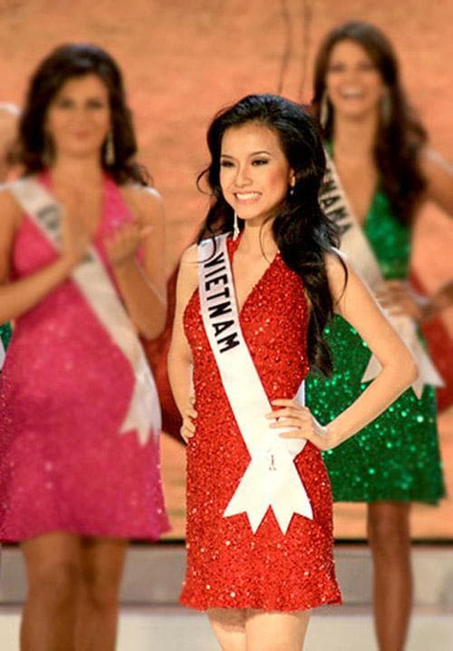 Bi hài loạt váy áo của đại diện Việt Nam tại Miss Universe: Xấu - đẹp đều đủ cả, có người dày công ăn diện để rồi 'rớt đài' - Ảnh 1.