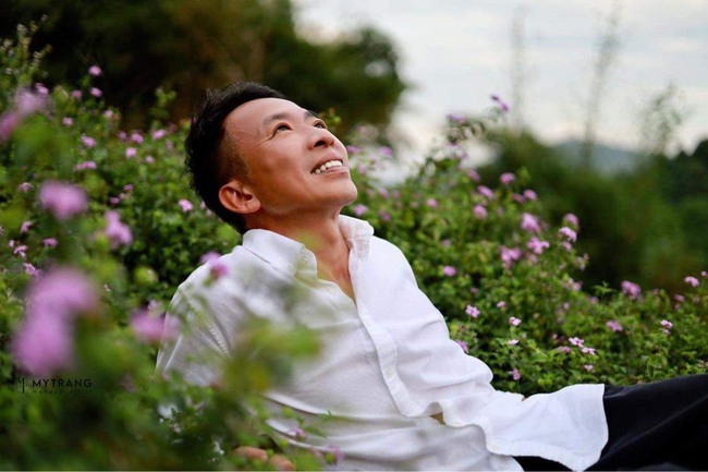 NSƯT Việt Hoàn làm đêm nhạc phi lợi nhuận 'Đồi gió hát' tại nhà vườn ngoại ô - Ảnh 1.