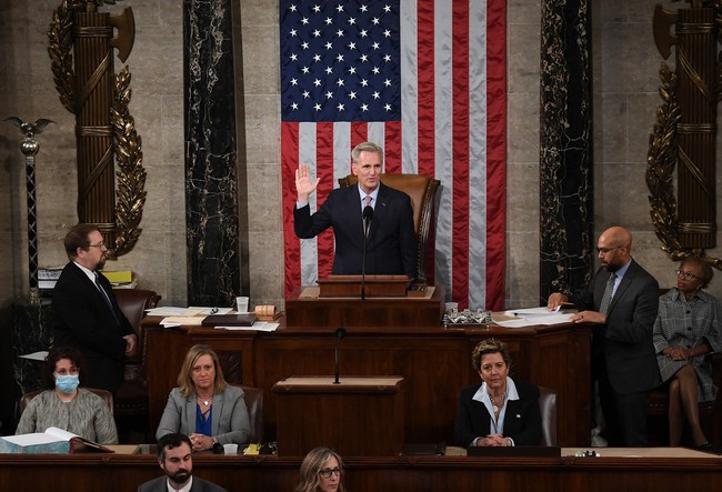 Bầu Chủ tịch Hạ viện Mỹ: Ông Kevin McCarthy đắc cử sau 15 vòng bỏ phiếu kịch tính - Ảnh 1.