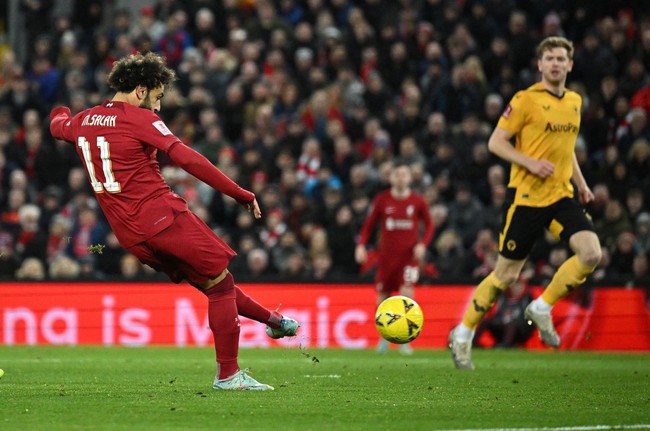 VIDEO bàn thắng trận Liverpool 2-2 Wolves: Trả giá vì Alisson - Ảnh 5.