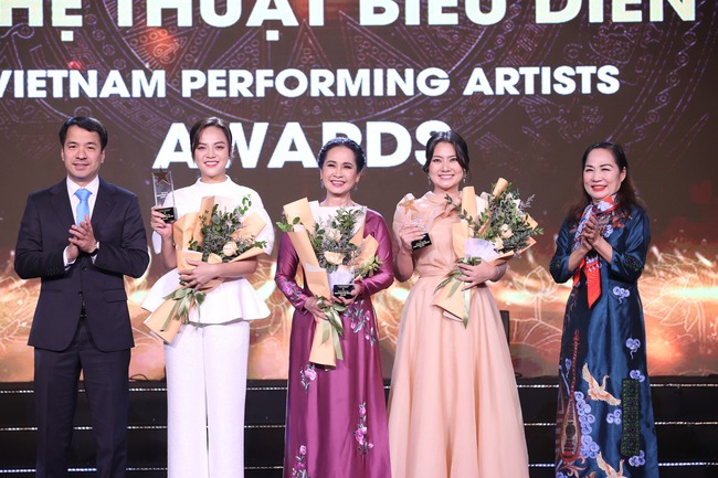 Trấn Thành đạt giải Diễn viên điện ảnh năm 2022: ‘Mong khán giả yêu thương điện ảnh Việt Nam’ - Ảnh 3.