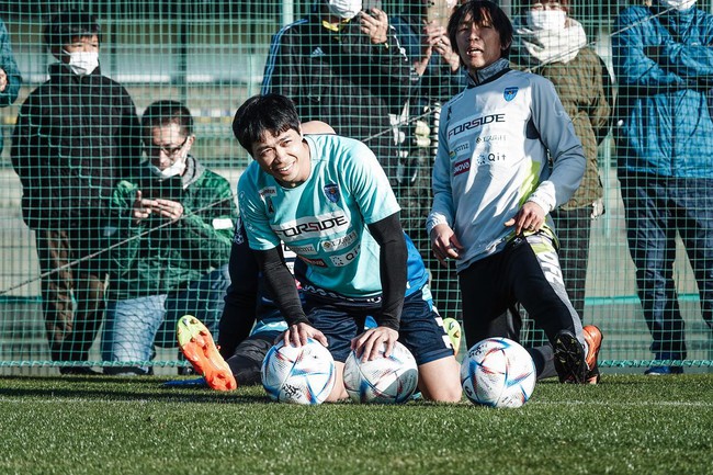 Công Phượng tập luyện với 'vua sút phạt' của Nhật Bản và kỷ lục gia Miura tại Yokohama FC - Ảnh 3.