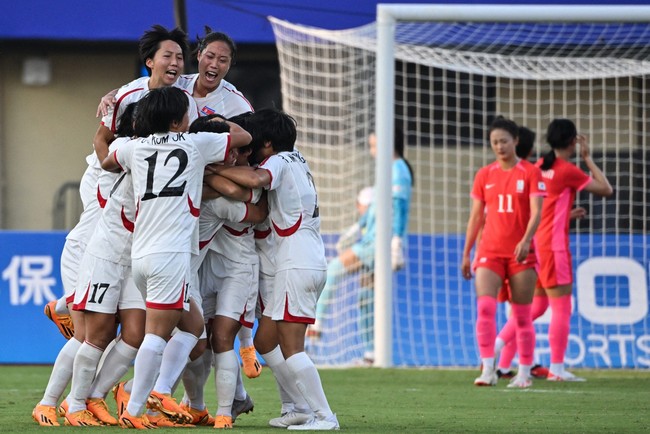 “Hiện tượng” bóng đá nữ Triều Tiên: Sức mạnh trong sự bí ẩn - Ảnh 1.