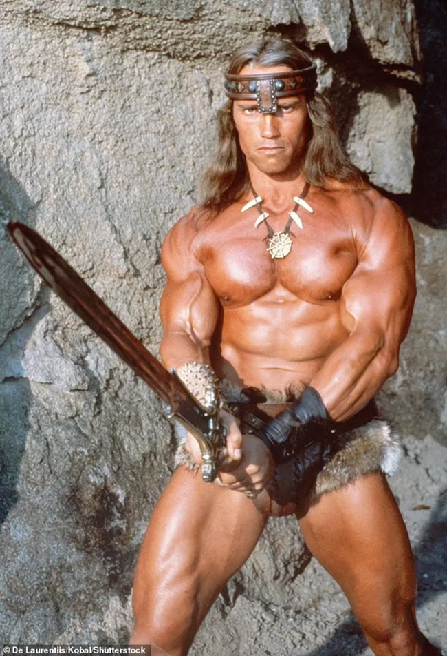 'Kẻ hủy diệt' Arnold Schwarzenegger cảm thấy tổn thương với cơ thể già nua ở tuổi 76 - Ảnh 4.