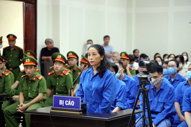 Xét xử cựu Giám đốc Sở Giáo dục và Đào tạo Quảng Ninh cùng đồng phạm - Ảnh 1.