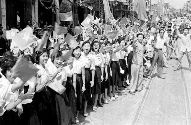 69 năm Ngày Giải phóng Thủ đô (10/10/1954-10/10/2023): Bác Hồ với Thủ đô Hà Nội - Ảnh 2.