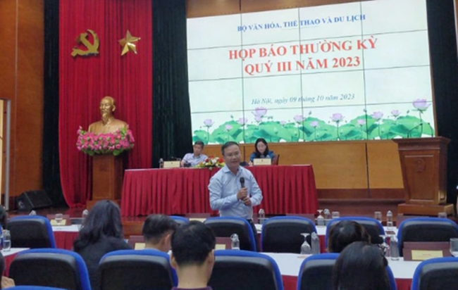 Phó Cục trưởng Cục TDTT Nguyễn Hồng Minh trả lời trong cuôc họp báo
