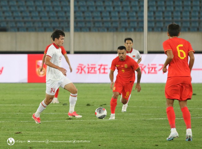 Nhà báo Trung Quốc: ‘ĐT Việt Nam với nhiều cầu thủ trẻ thua không có gì đáng buồn. Họ đã chơi ngày càng giống Nhật Bản’ - Ảnh 2.